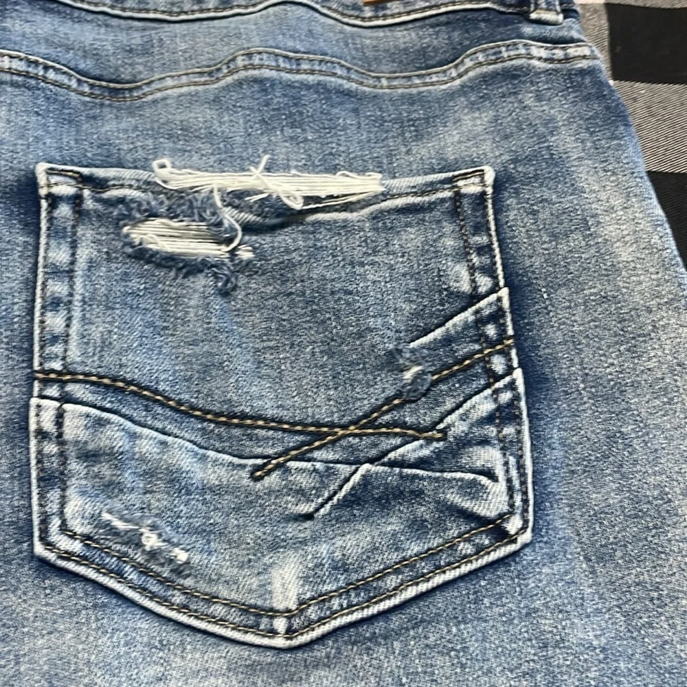 Buckle BKE Denim Jean Shorts Women's Size 36 x 3" Stretch Distressed Fray Hem - Picture 9 of 11